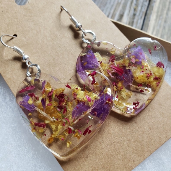 Handmade Mixed Flower Heart Resin Earrings - Picture 4 of 7